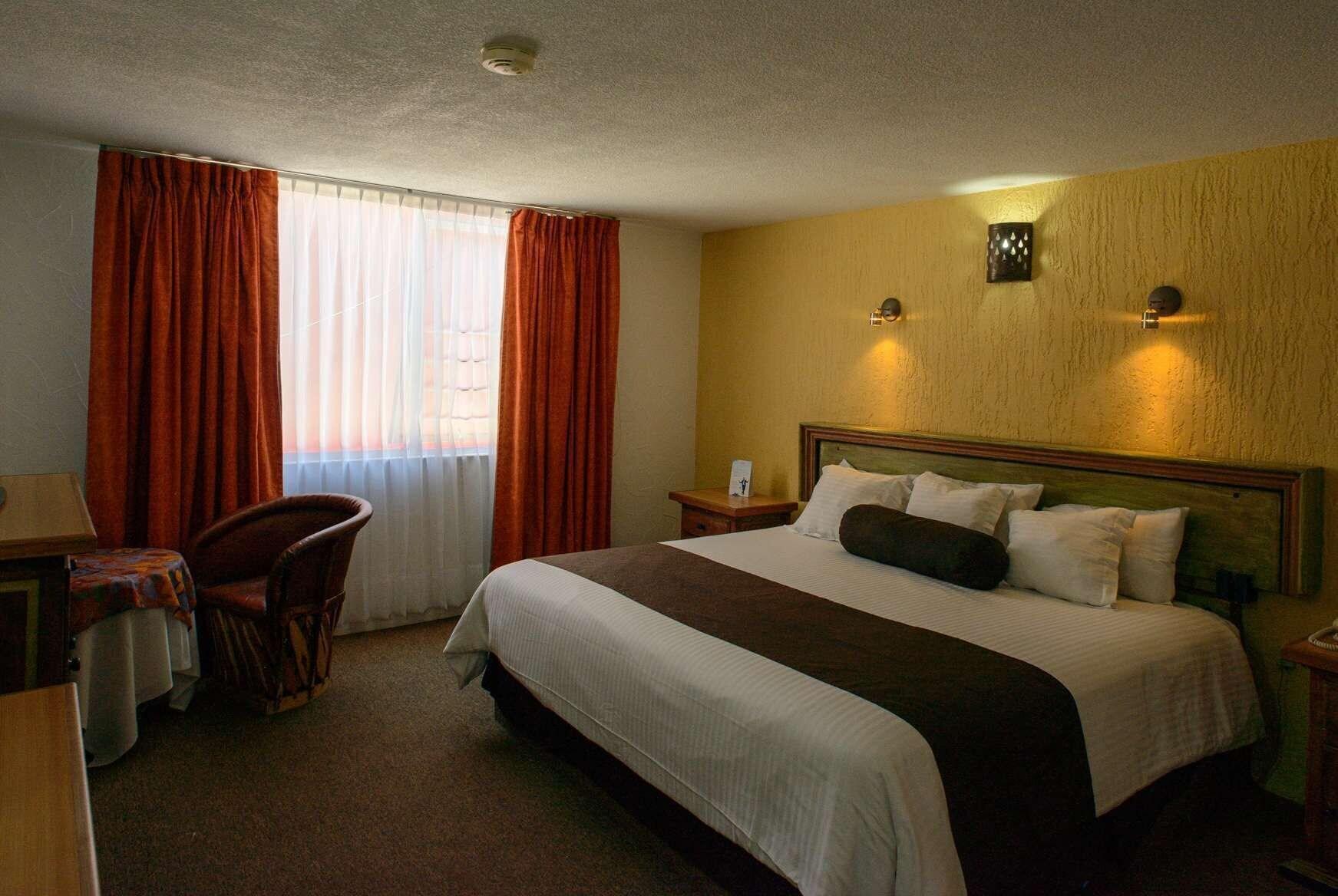 Howard Johnson By Wyndham Morelia Calle Real Exterior photo
