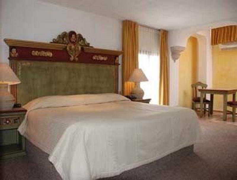 Howard Johnson By Wyndham Morelia Calle Real Room photo