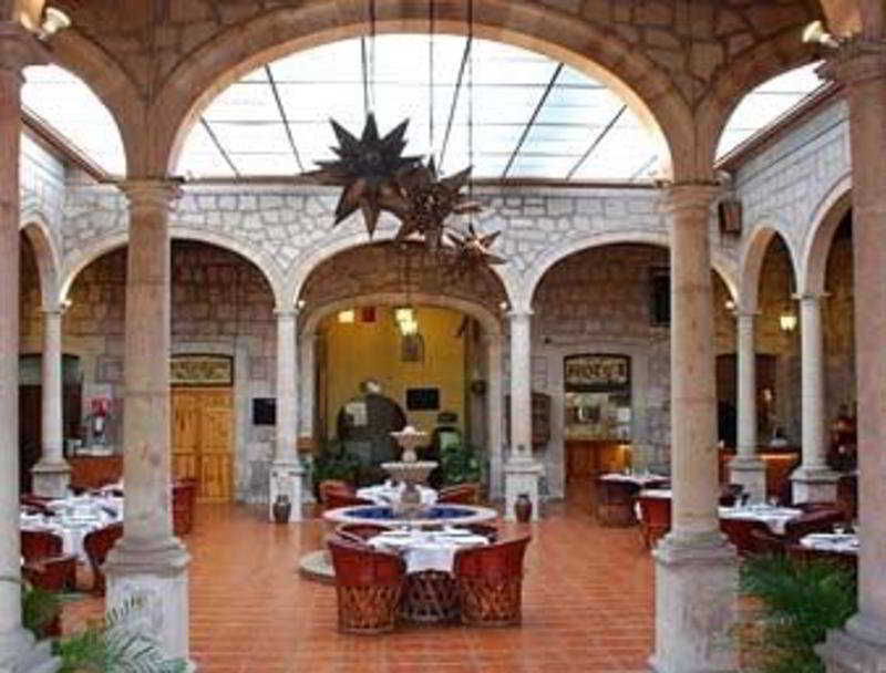 Howard Johnson By Wyndham Morelia Calle Real Restaurant photo
